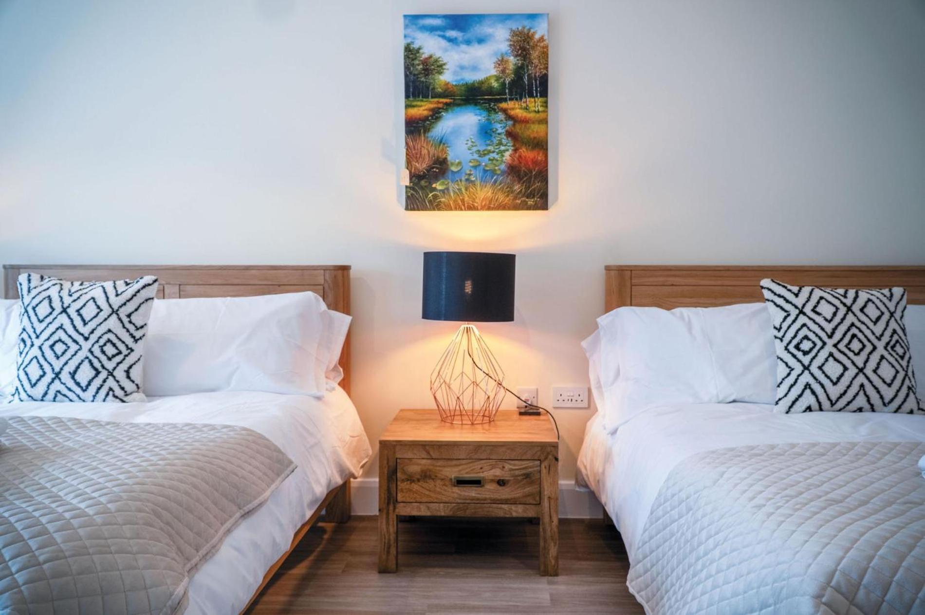 Suite 3 - Sleeping Giant Hotel - Pen Y Cae Inn Брекон Экстерьер фото
